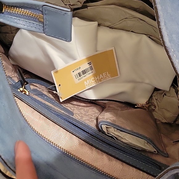NWT Michael Kors suede shoulder bag. - Picture 6 of 8